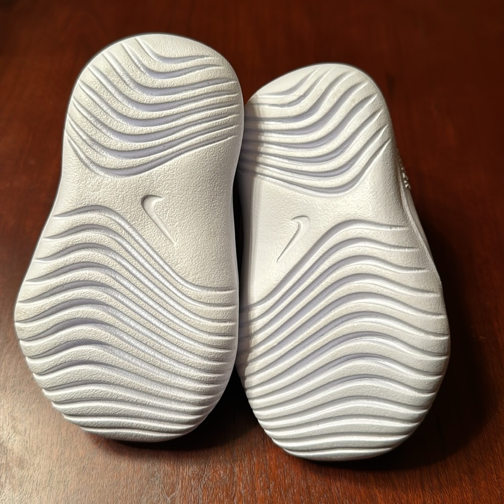Brand new Nike blue flex runner sneakers size 4c - Picture 3 of 4